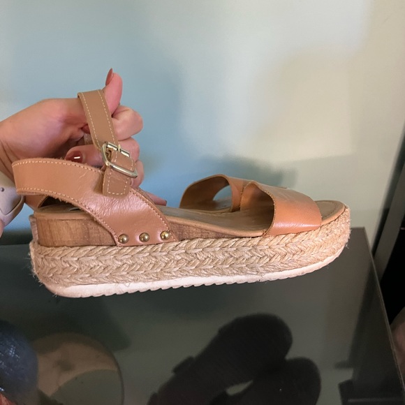 Steve Madden Brown Wedges - Picture 2 of 5